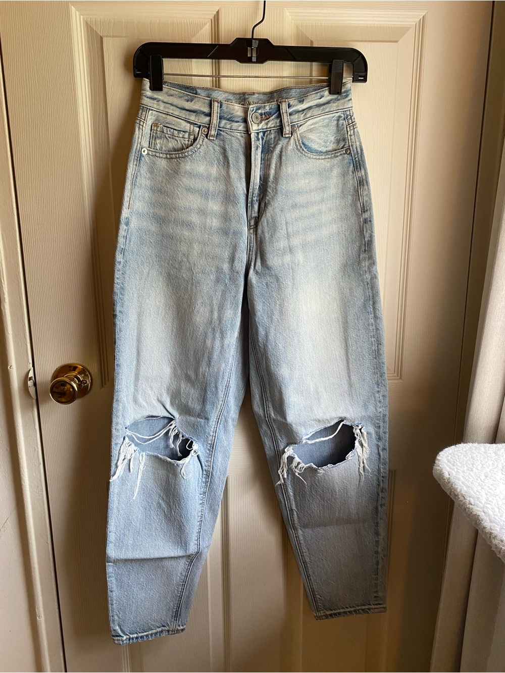 American Eagle Outfitters Light Blue Relaxed Mom Jeans